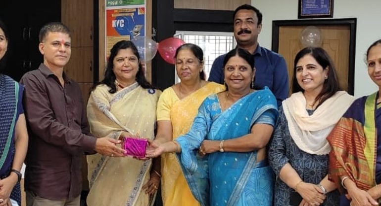 महिला समृद्धि अर्बन कोऑपरेटिव बैंक हिरणमगरी ब्रांच ने मनाया स्थापना दिवस