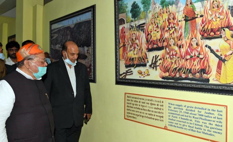  राज्यपाल कलराज मिश्र प्रताप गौरव केन्द्र में चित्र प्रदर्शनी देख कर अभिभूत हुए
