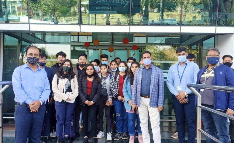 यूक्रेन से राजस्थान के 20 बच्चे पहुंचे उदयपुर