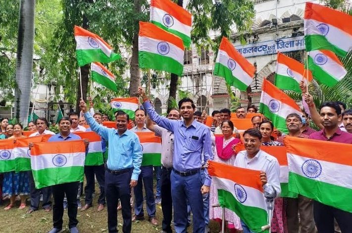  har ghar tiranga : उदयपुर संभाग में 6 लाख झंडे वितरित