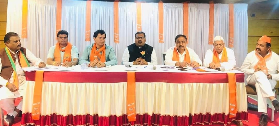 गुजरात में भाजपा की कमान संभाल रहे राजस्थानी नेताओं को संगठन महामंत्री ने दिए टिप्स