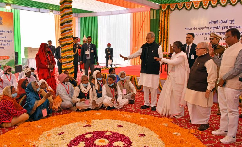 राष्ट्रपति ने सहरिया और कथौड़ी जनजाति समुदाय के लोगों से किया संवाद