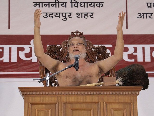 इस देश में मेडिकल सुविधा और शिक्षा सस्ती होनी चाहिए – राष्ट्रसंत पुलक सागर