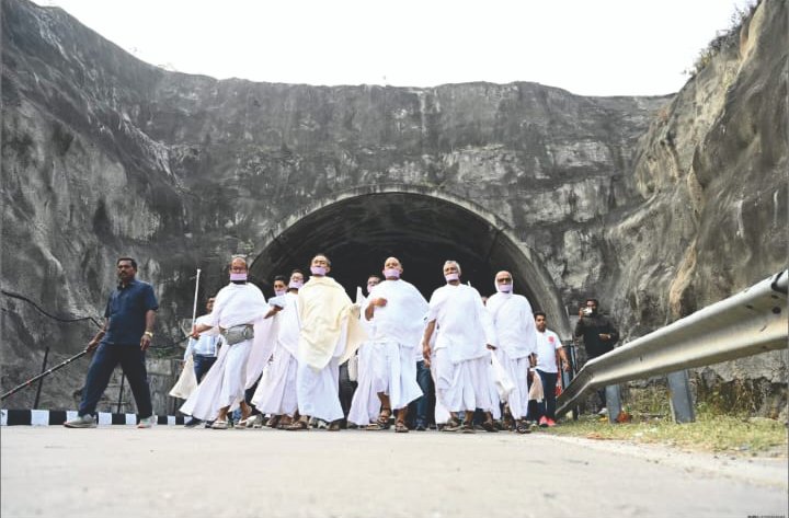 आचार्य महाश्रमण ने आज उदयपुर सीमा से किया विहार