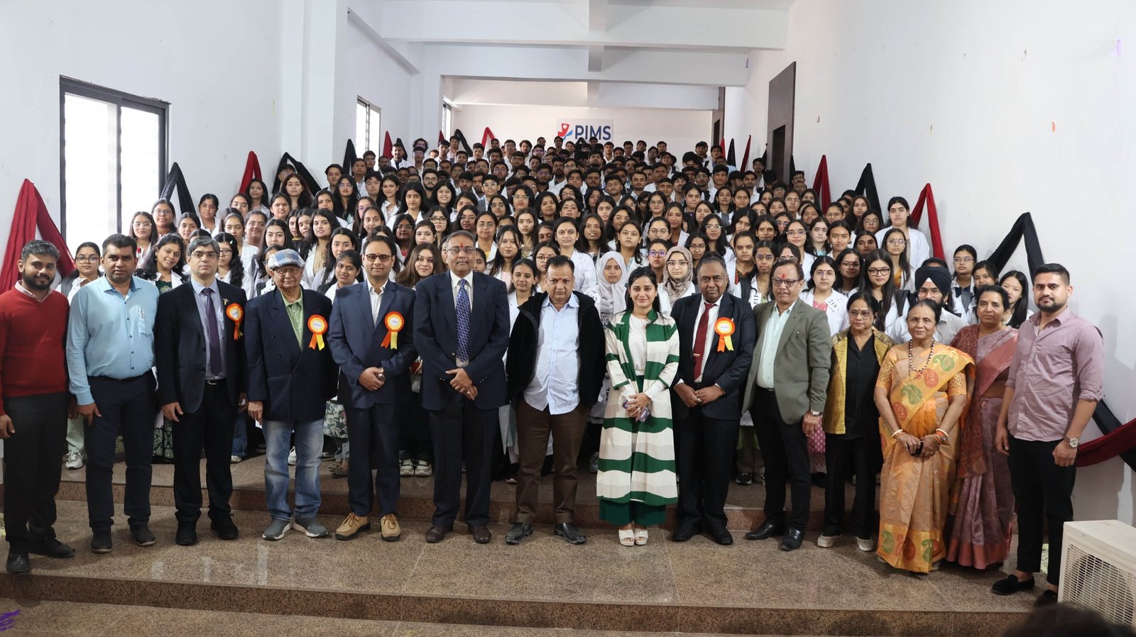 पिम्स में 250 नव आगन्तुक एम.बी.बी.एस. विद्यार्थियों का स्वागत एवं वाइट कोट सेरेमनी