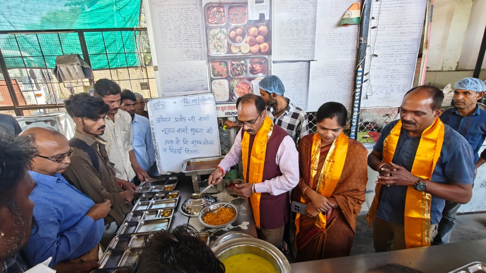 उदयपुर सांसद डॉ. मन्नालाल रावत ने किया अन्नपूर्णा रसोई का निरीक्षण