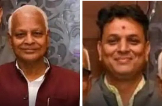 एमएलए साहब के पीए का मोबाइल स्टेटस चर्चा में…