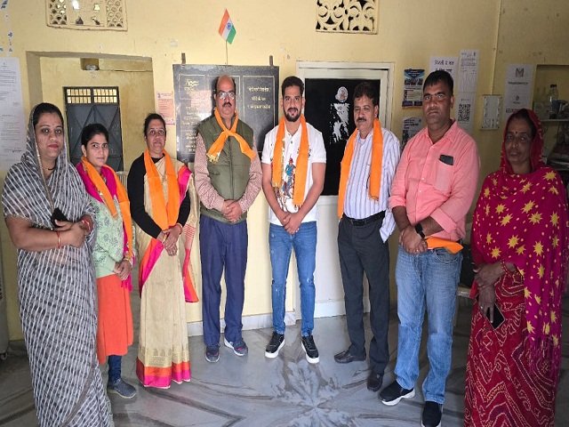 बेदला खुर्द में बीएलओ का किया सम्मान