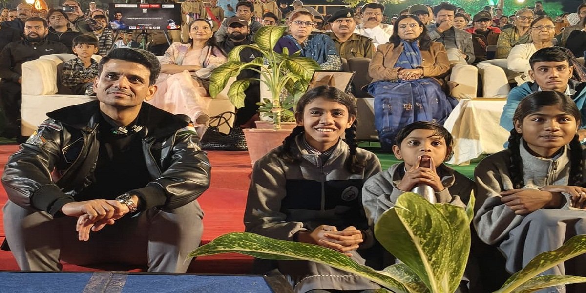 सरकारी स्कूल के बच्चों ने गूगल कर ले रे…नाटक किया, अंतरिक्ष यात्री ग्रुप कैप्टन शुभांशु शुक्ला से बच्चों ने पूछे सवाल