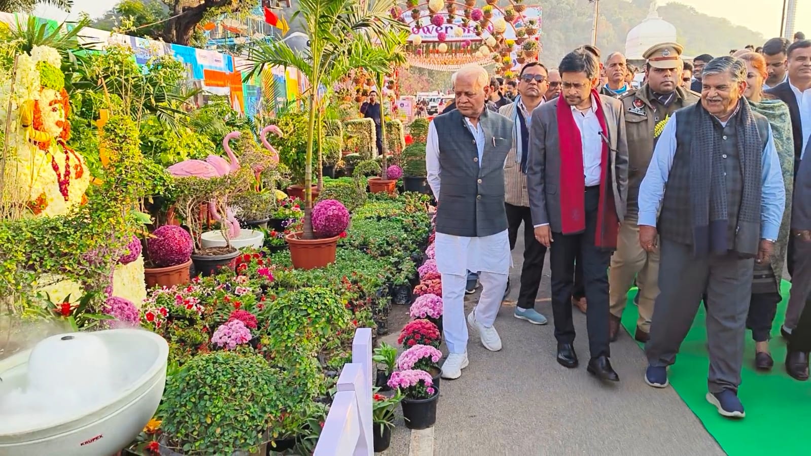 उदयपुर जा रहे तो फूलों के बीच जरूर जाएं