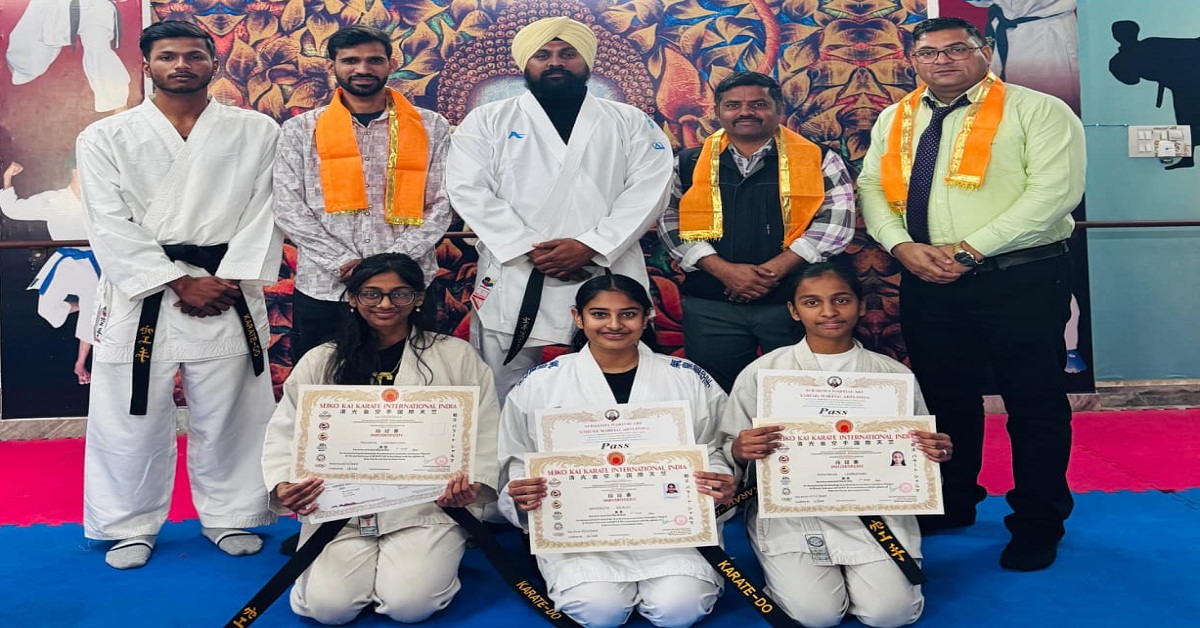 उदयपुर की तीन बेटियों ने हासिल किया कराटे में ब्लैक बेल्ट